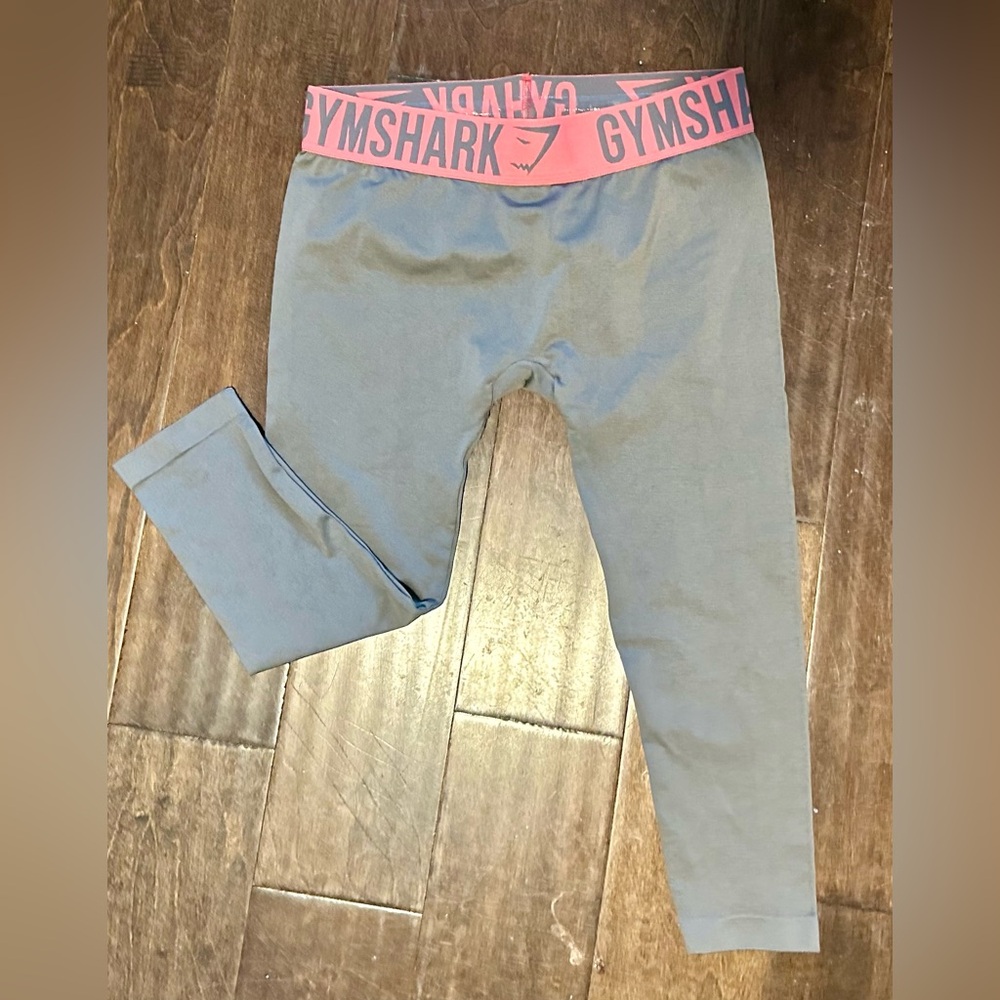Gymshark Seamless Cropped Gray Leggings (small)